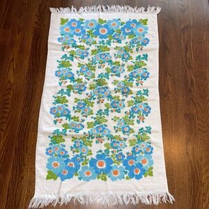 Vintage 70s blue, green & orange flower power‎ white cotton bath towel